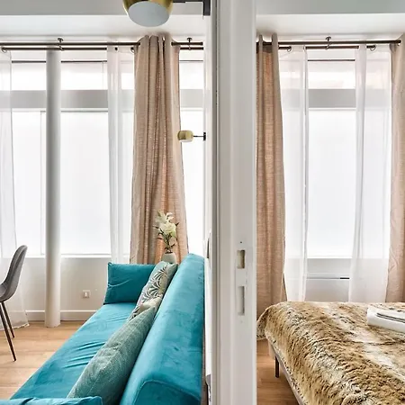 Apartment Newly Renovated ! Stunning 2br In The Heart Of 15 *