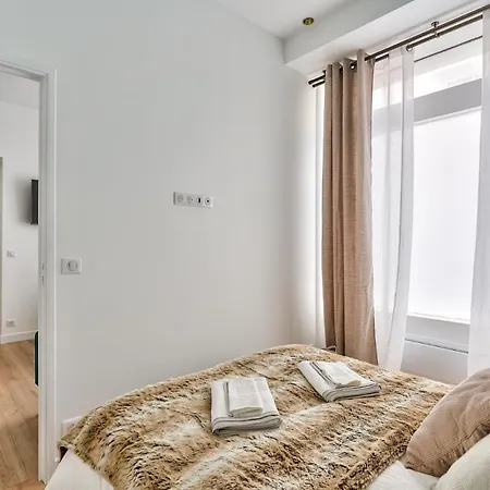 Apartment Newly Renovated ! Stunning 2br In The Heart Of 15